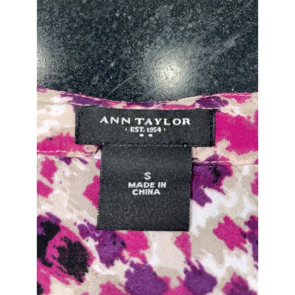 Ann Taylor SM sleeveless blouse ruffled neck, purple tones. - Picture 2 of 5